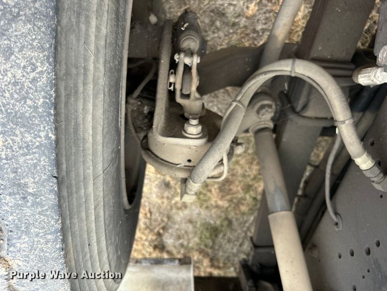 image for item DO1148 2001 International 4700 vacuum truck