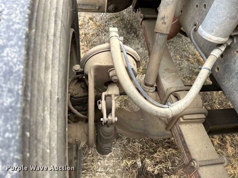 image for item DO1148 2001 International 4700 vacuum truck