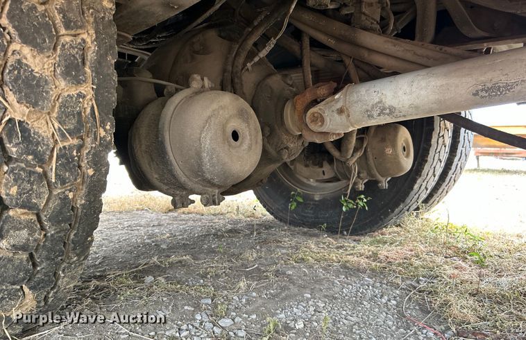 image for item DO1148 2001 International 4700 vacuum truck