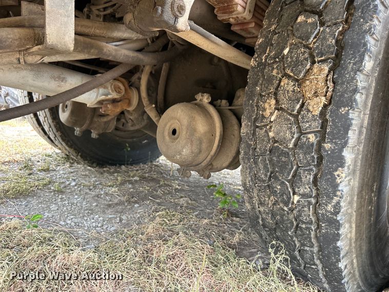 image for item DO1148 2001 International 4700 vacuum truck