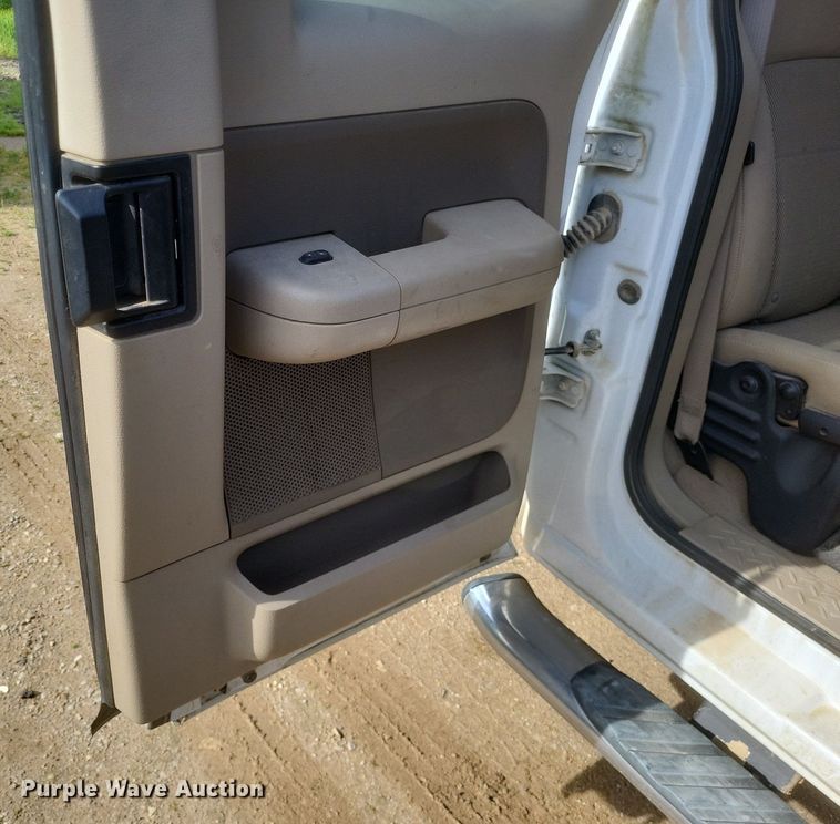 image for item DO4896 2006 Ford F150 XLT SuperCab pickup truck