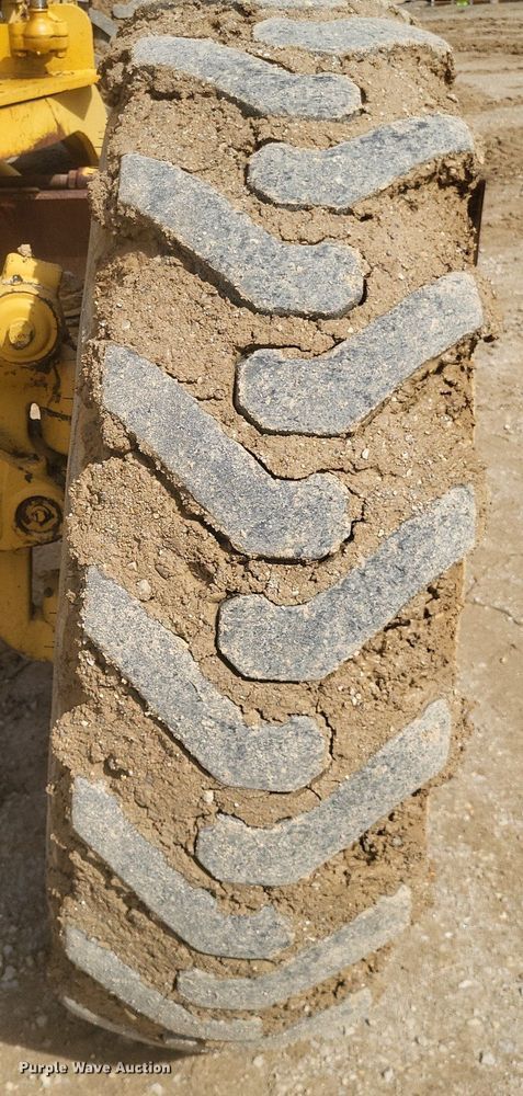 image for item DO4899 1987 Caterpillar 140G motor grader