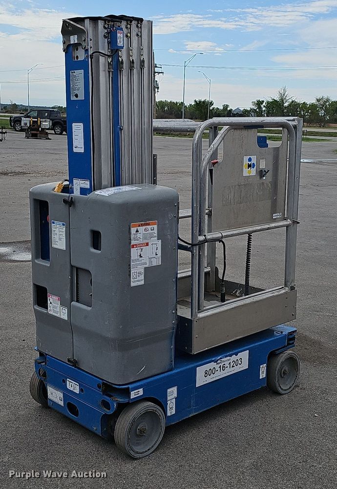 image for item DP0868 2017 Genie GR-20 vertical lift