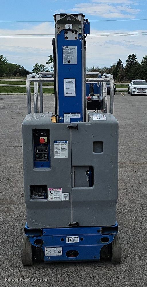 image for item DP0868 2017 Genie GR-20 vertical lift