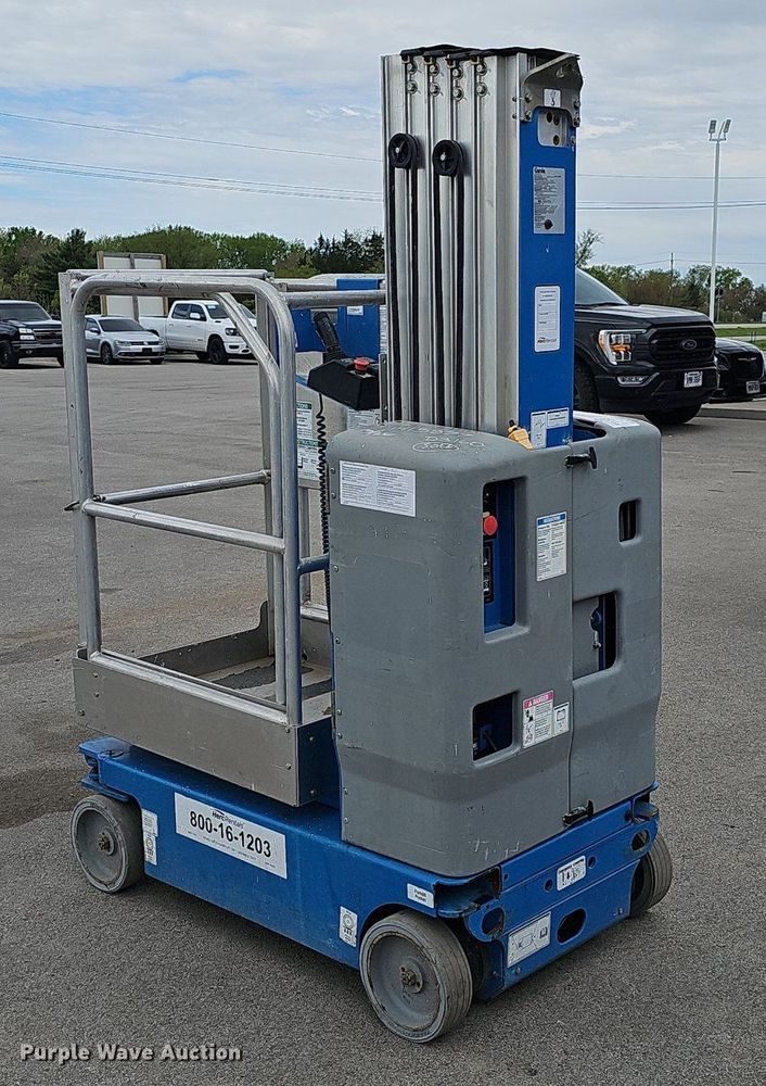 image for item DP0868 2017 Genie GR-20 vertical lift