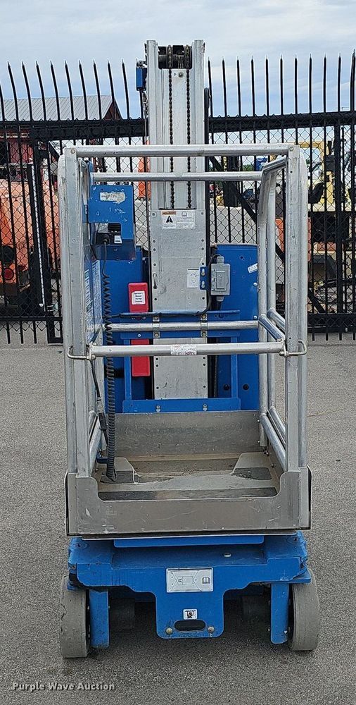 image for item DP0868 2017 Genie GR-20 vertical lift