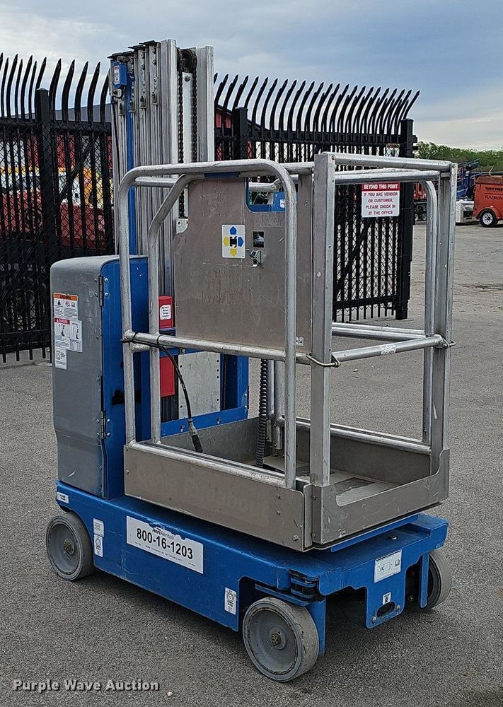 image for item DP0868 2017 Genie GR-20 vertical lift