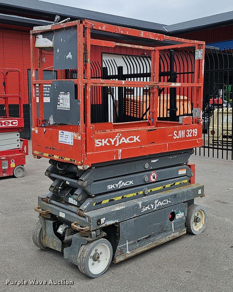 image for item DP0869 2014 Skyjack SJIII 3219 scissor lift
