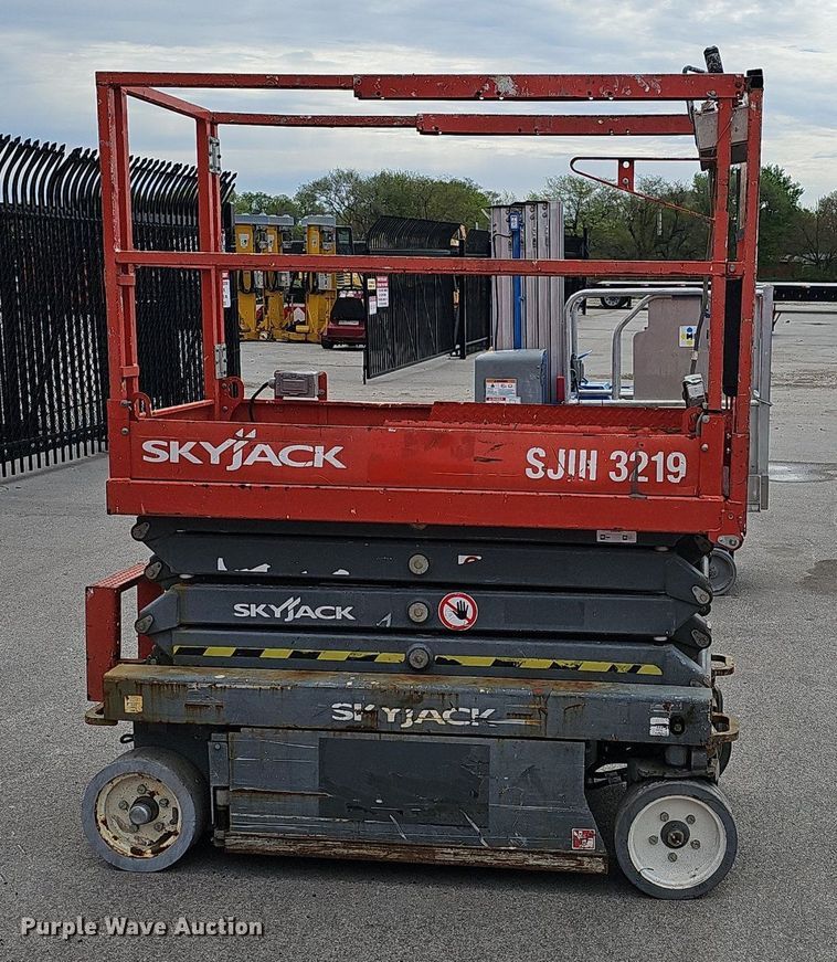 image for item DP0869 2014 Skyjack SJIII 3219 scissor lift