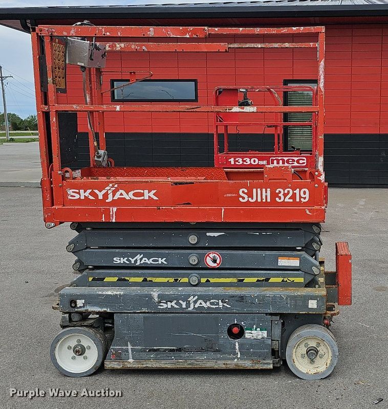 image for item DP0869 2014 Skyjack SJIII 3219 scissor lift