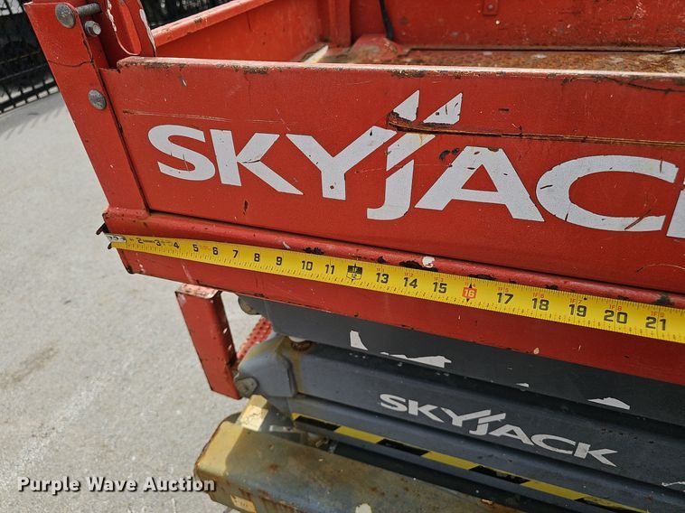image for item DP0869 2014 Skyjack SJIII 3219 scissor lift