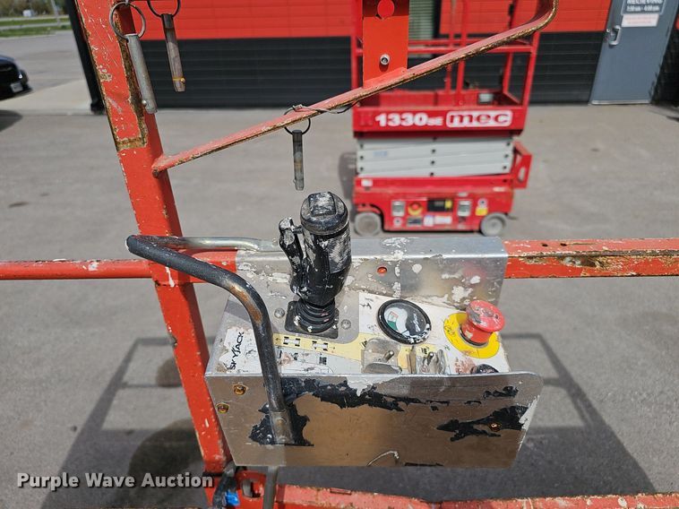 image for item DP0869 2014 Skyjack SJIII 3219 scissor lift