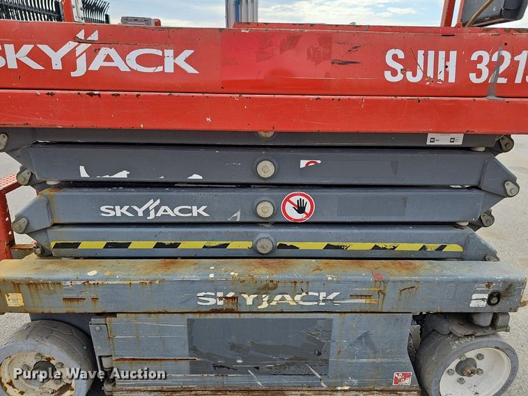 image for item DP0869 2014 Skyjack SJIII 3219 scissor lift