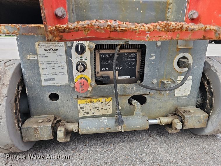 image for item DP0869 2014 Skyjack SJIII 3219 scissor lift