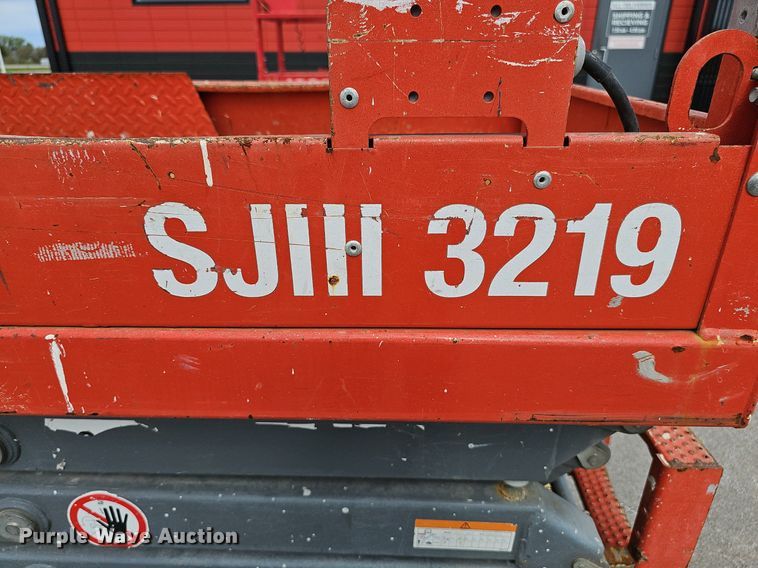 image for item DP0869 2014 Skyjack SJIII 3219 scissor lift