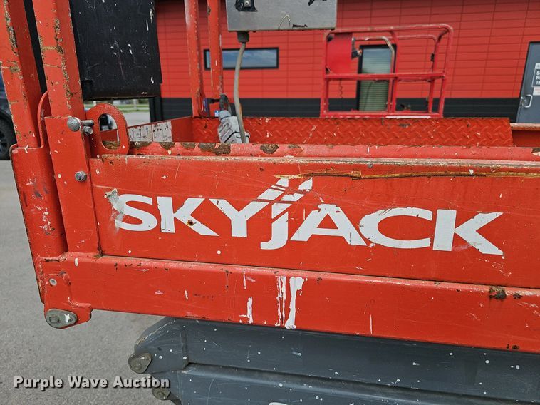 image for item DP0869 2014 Skyjack SJIII 3219 scissor lift
