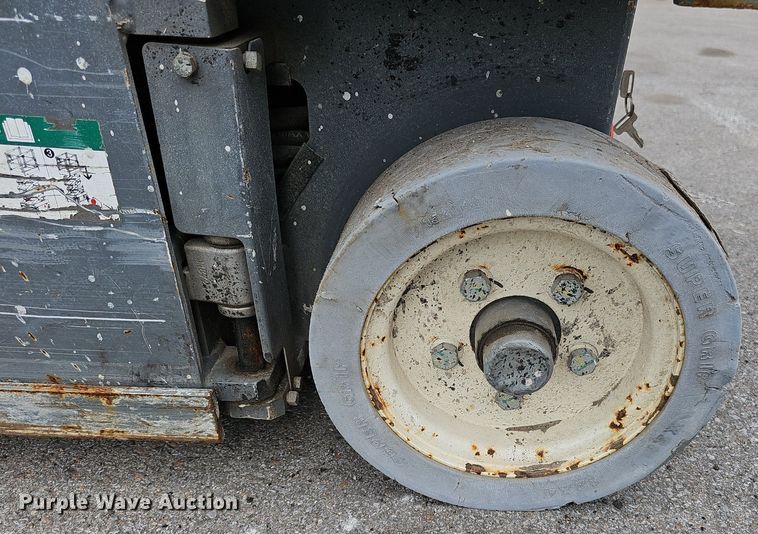 image for item DP0869 2014 Skyjack SJIII 3219 scissor lift