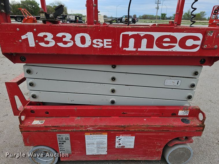 image for item DP0870 2017 MEC 1330SE scissor lift