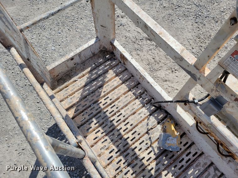 image for item DP1423 2006 Snorkel TB60 boom lift