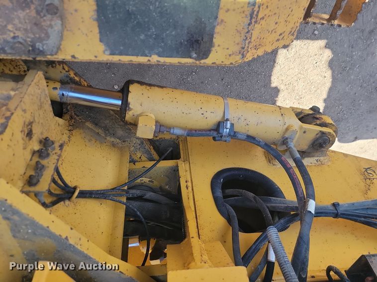 image for item DP3523 2004 John Deere 770CH motor grader