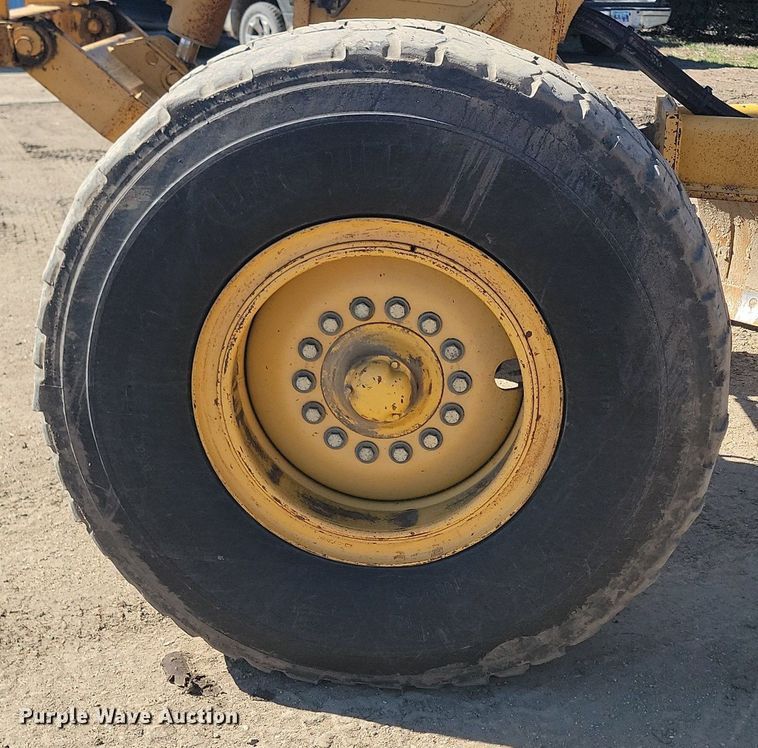 image for item DP3523 2004 John Deere 770CH motor grader