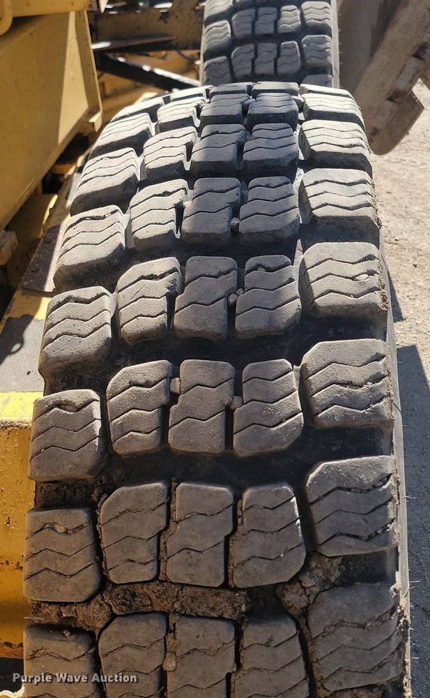 image for item DP3523 2004 John Deere 770CH motor grader