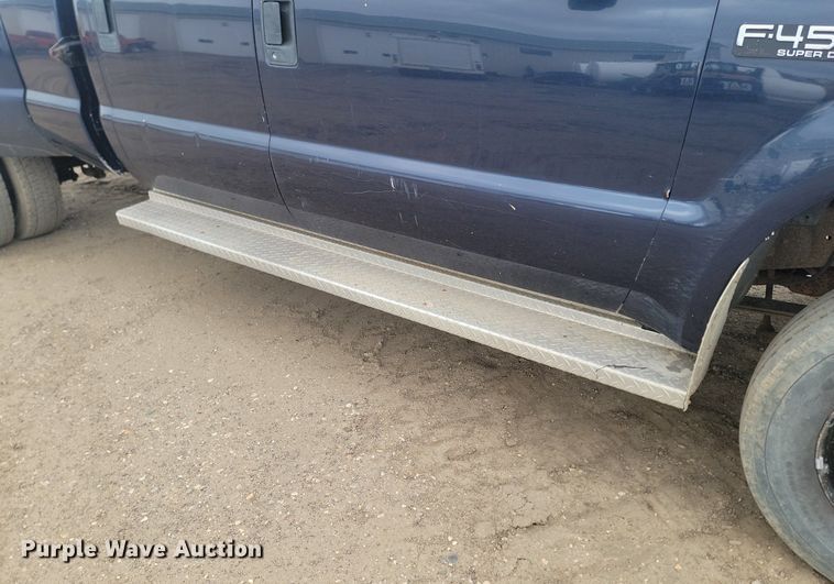 image for item DP3531 2002 Ford  F450 Super Duty XL Crew Cab pickup truck