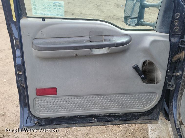 image for item DP3531 2002 Ford  F450 Super Duty XL Crew Cab pickup truck