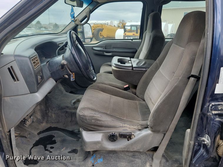 image for item DP3531 2002 Ford  F450 Super Duty XL Crew Cab pickup truck