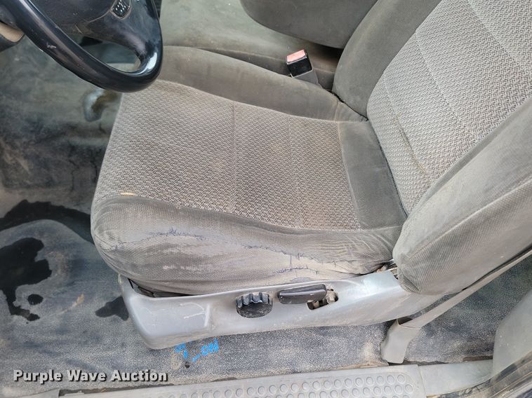 image for item DP3531 2002 Ford  F450 Super Duty XL Crew Cab pickup truck