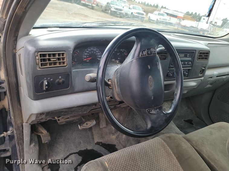 image for item DP3531 2002 Ford  F450 Super Duty XL Crew Cab pickup truck