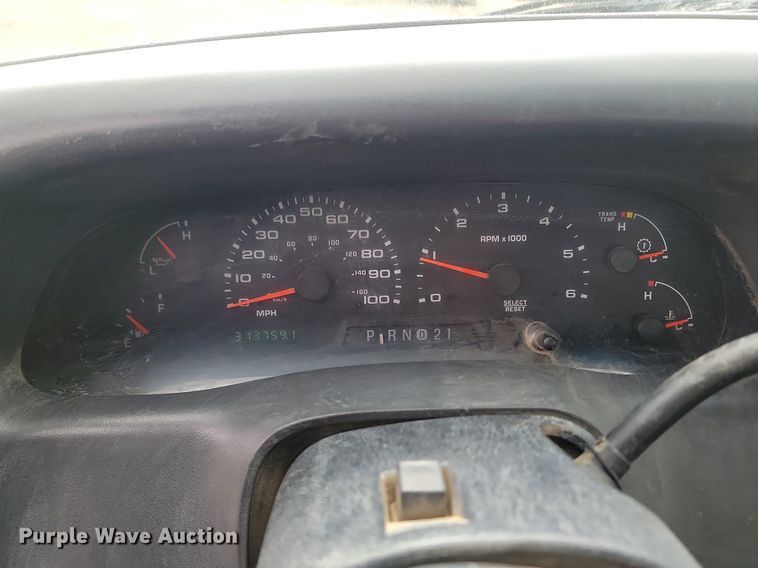 image for item DP3531 2002 Ford  F450 Super Duty XL Crew Cab pickup truck