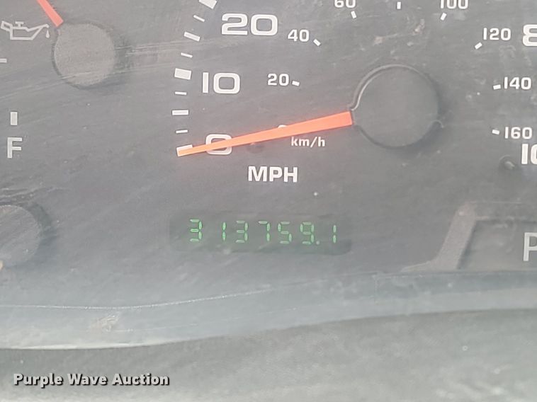 image for item DP3531 2002 Ford  F450 Super Duty XL Crew Cab pickup truck