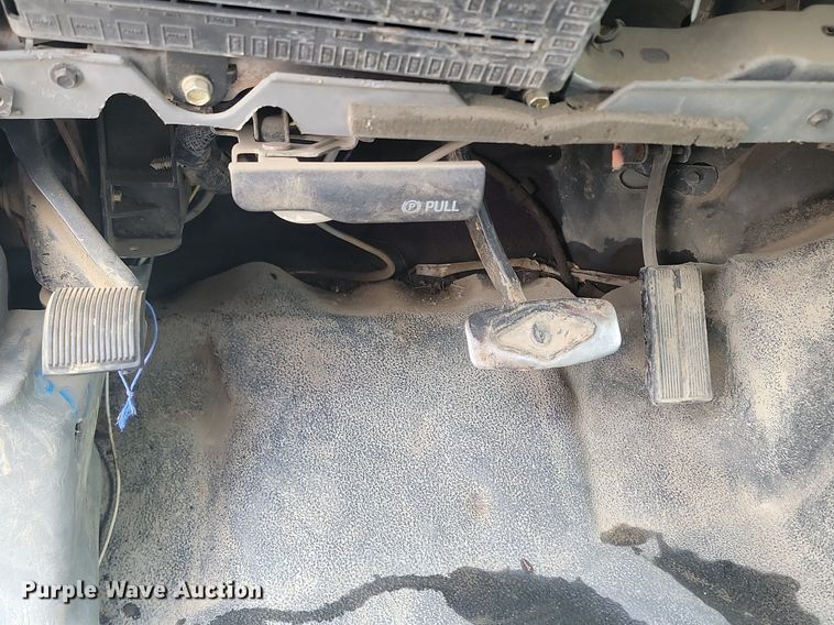 image for item DP3531 2002 Ford  F450 Super Duty XL Crew Cab pickup truck