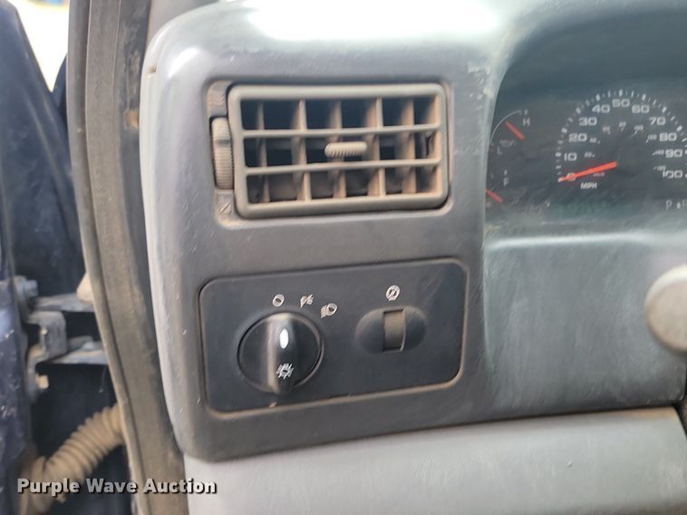 image for item DP3531 2002 Ford  F450 Super Duty XL Crew Cab pickup truck