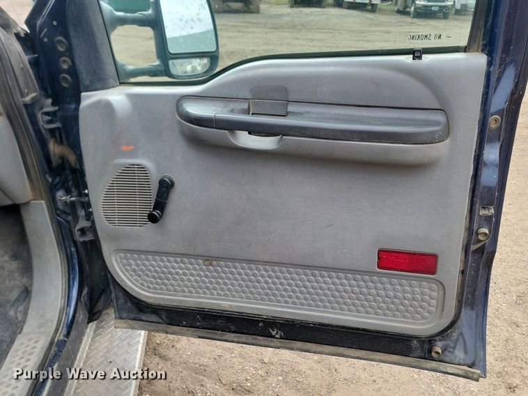 image for item DP3531 2002 Ford  F450 Super Duty XL Crew Cab pickup truck