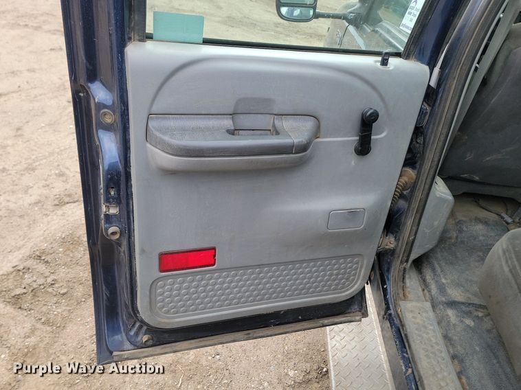 image for item DP3531 2002 Ford  F450 Super Duty XL Crew Cab pickup truck