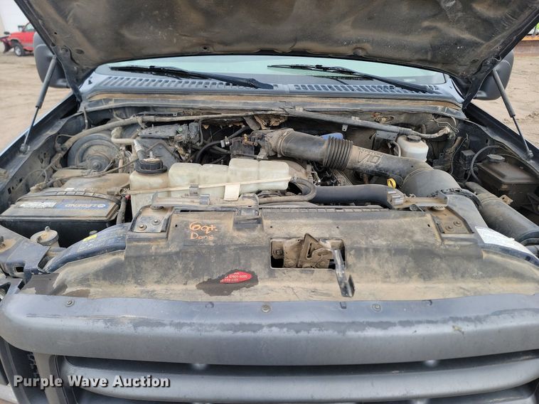 image for item DP3531 2002 Ford  F450 Super Duty XL Crew Cab pickup truck