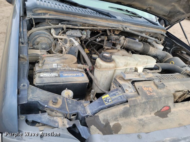 image for item DP3531 2002 Ford  F450 Super Duty XL Crew Cab pickup truck