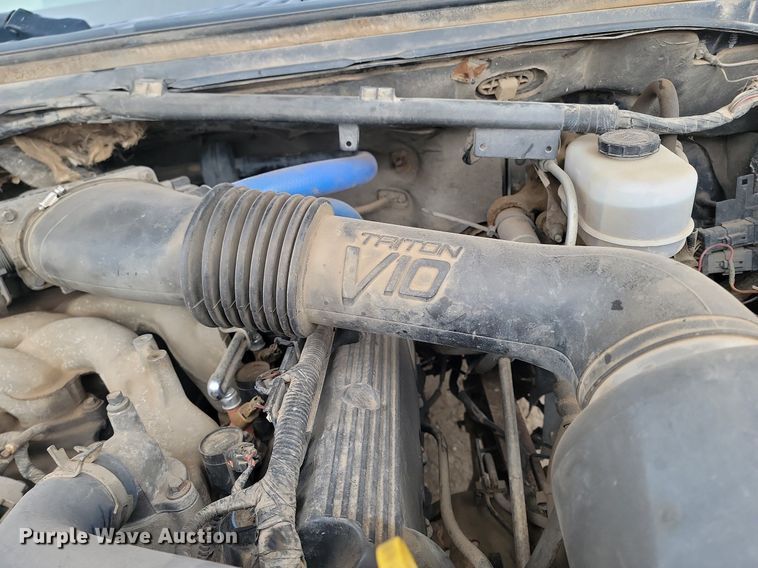 image for item DP3531 2002 Ford  F450 Super Duty XL Crew Cab pickup truck