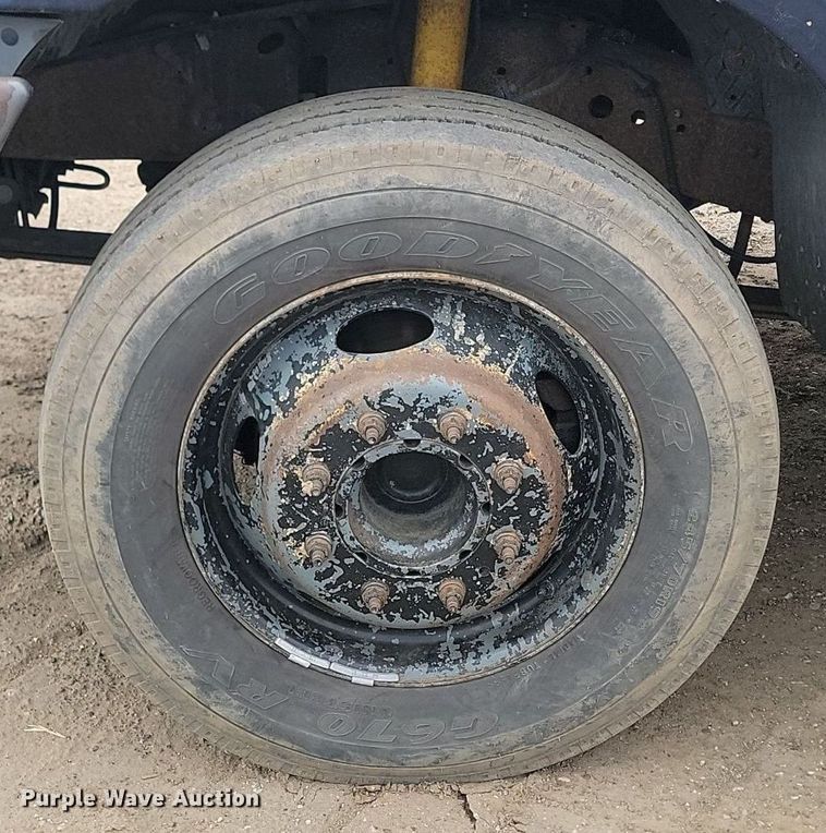 image for item DP3531 2002 Ford  F450 Super Duty XL Crew Cab pickup truck