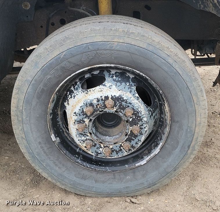 image for item DP3531 2002 Ford  F450 Super Duty XL Crew Cab pickup truck