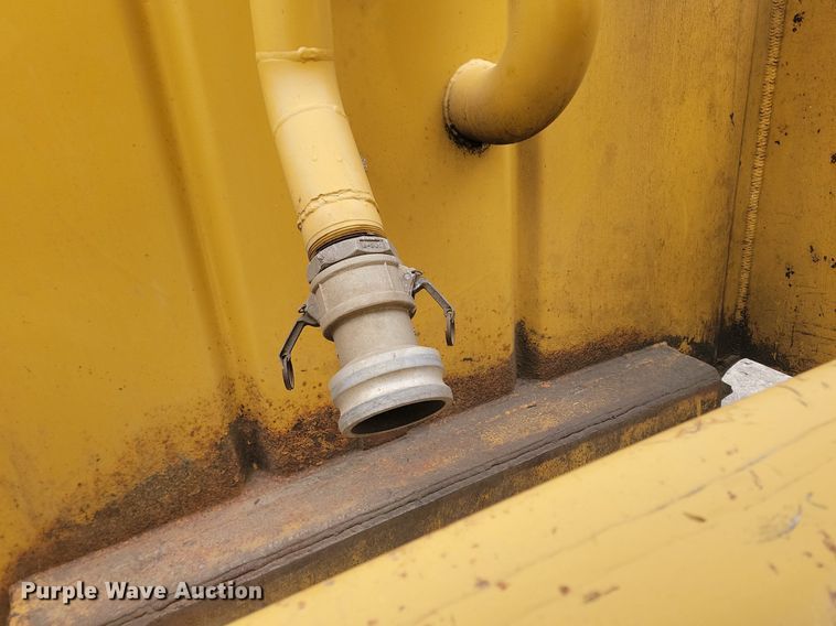 image for item DP3532 1981 Caterpillar 623B water wagon