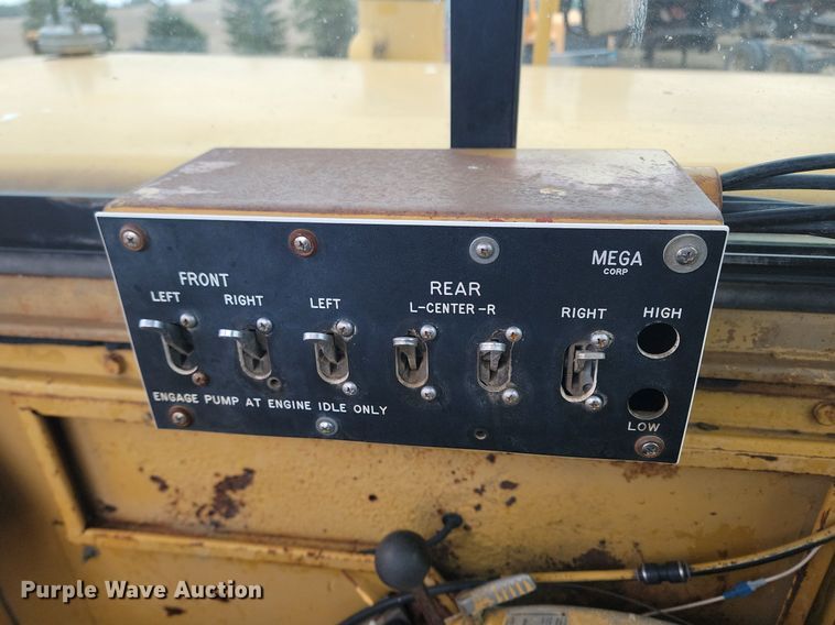 image for item DP3532 1981 Caterpillar 623B water wagon