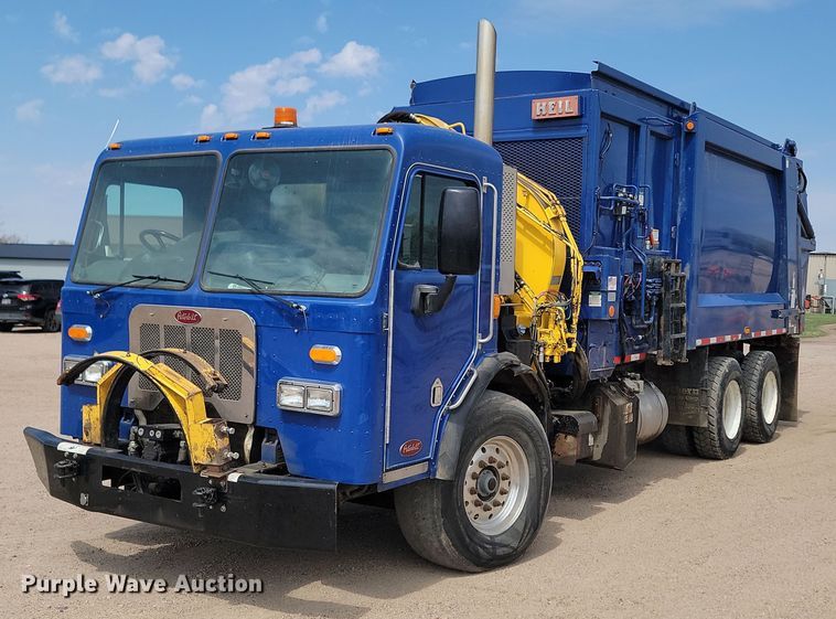 image for item DP3571 2013 Peterbilt  320 refuse truck