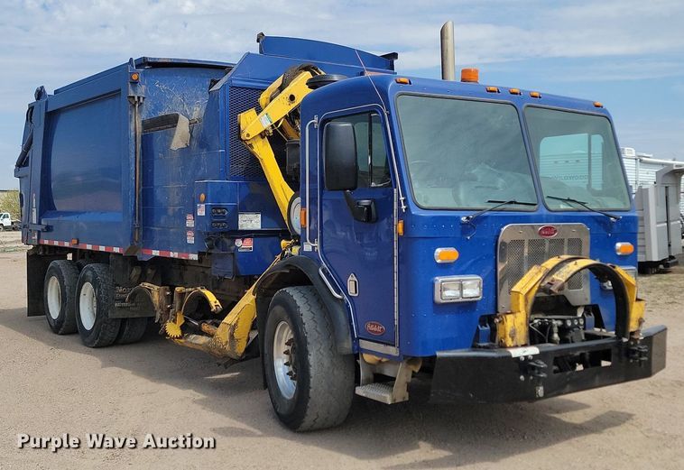 image for item DP3571 2013 Peterbilt  320 refuse truck