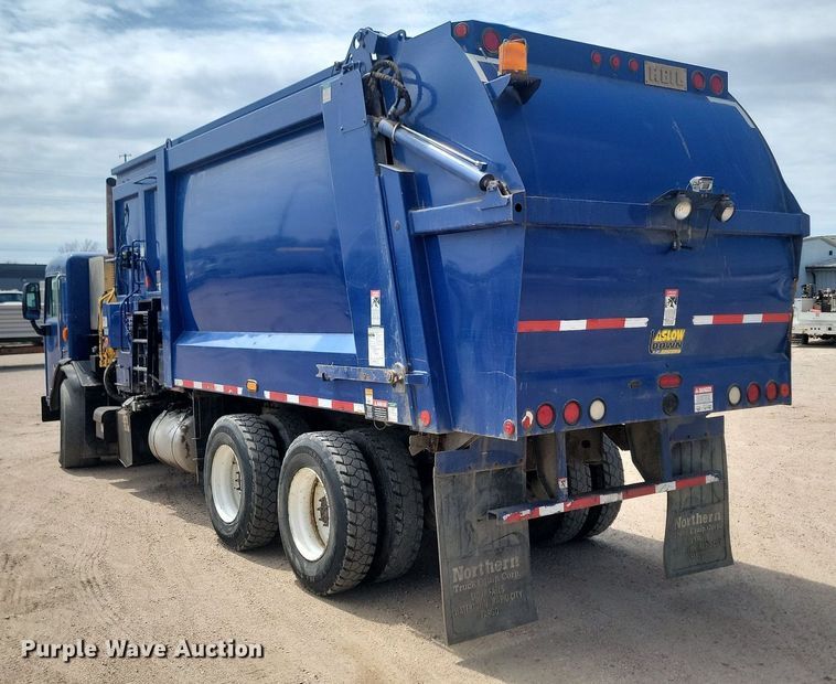 image for item DP3571 2013 Peterbilt  320 refuse truck