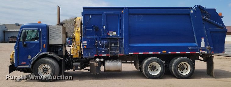 image for item DP3571 2013 Peterbilt  320 refuse truck