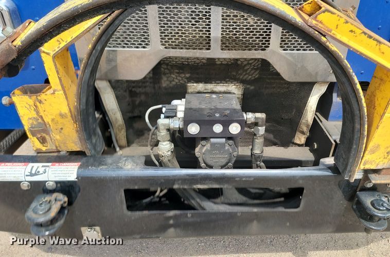 image for item DP3571 2013 Peterbilt  320 refuse truck