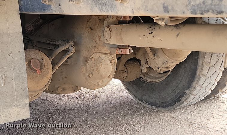 image for item DP3571 2013 Peterbilt  320 refuse truck